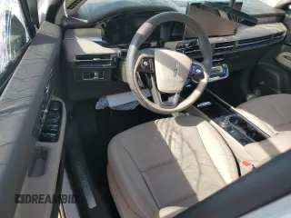 2024 Lincoln Corsair Premiere z VIN 5LMCJ1CA7RUL13260, wystawiony jako Copart lot #54877385 z przebiegiem 7 625 mil mil oraz Nie do naprawy • Non repairable. Historia ofert i sprzedaży dostępna na DreamBid. Obrazek 8.