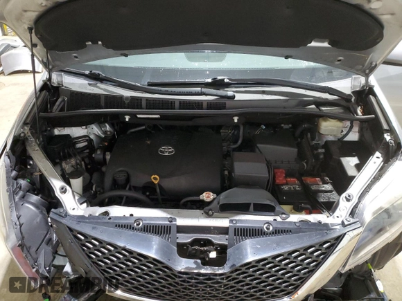 2017 Toyota Sienna SE with VIN 5TDXZ3DC6HS852078, listed as a Copart auction lot 51044615 with 81,552 mi miles and Salvage title. Bid and sale history available at DreamBid. Image 14.