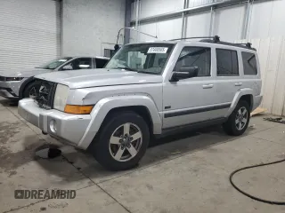 2008 Jeep Commander Sport z VIN 1J8HG48K38C149405, wystawiony jako Copart lot #57408565 z przebiegiem 207 977 mil mil oraz Szkoda całkowita • Salvage title. Historia ofert i sprzedaży dostępna na DreamBid. Obrazek 1.