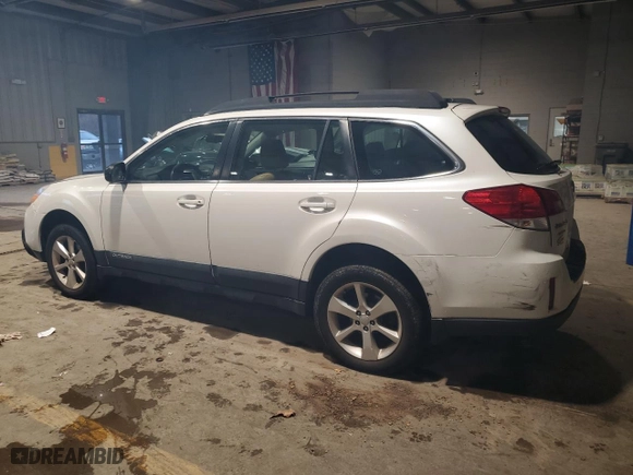 2014 Subaru Outback 2.5i with VIN 4S4BRBAC0E3218136, listed as a Copart auction lot 81554614 with 105,690 mi miles and Salvage Title. Bid and sale history available at carsss.com. Image 2.