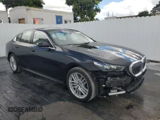 2025 BMW 5 Series 530i with VIN WBA43FJ02SCT20624, listed as a Copart auction lot 46817275 with 5,878 mi miles and Clean Title. Bid and sale history available at carsss.com. Image 4.