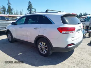 2016 Kia Sorento LX with VIN 5XYPGDA35GG060533, listed as a IAAI auction lot 42033268 with 183,057 mi miles. Bid and sale history available at carsss.com. Image 3.