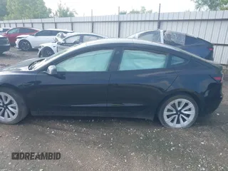 2023 Tesla Model 3 z VIN 5YJ3E1EAXPF639326, wystawiony jako IAAI lot #42132181 z przebiegiem 51 808 mil mil oraz . Historia ofert i sprzedaży dostępna na DreamBid. Obrazek 13.