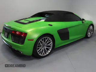2017 Audi R8 z VIN WUAVACFX5H7903923, wystawiony jako Copart lot #52993935 z przebiegiem 53 883 mil mil oraz Szkoda całkowita • Salvage title. Historia ofert i sprzedaży dostępna na DreamBid. Obrazek 3.