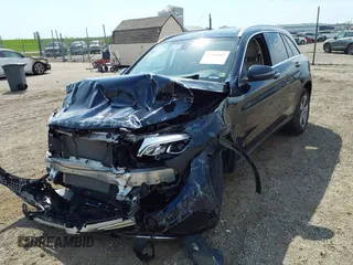 2019 Mercedes-Benz GLC 300 z VIN WDC0G4KB5KF626915, wystawiony jako IAAI lot #42100847 z przebiegiem 22 440 mil mil oraz . Historia ofert i sprzedaży dostępna na DreamBid. Obrazek 2.