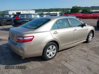2008 Toyota Camry LE z VIN 4T1BK46K58U565640, wystawiony jako IAAI lot #42402223 z przebiegiem 147 181 mil mil oraz . Historia ofert i sprzedaży dostępna na DreamBid. Obrazek 4.