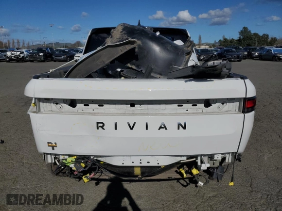 2022 Rivian R1T Launch Edition with VIN 7FCTGAAL7NN005563, listed as a Copart auction lot 47476365 with 39,805 mi miles and Salvage Title. Bid and sale history available at DreamBid. Image 6.