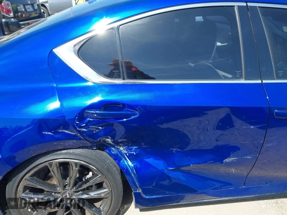 2022 Lexus IS 350 F Sport z VIN JTHGZ1B28N5050324, wystawiony jako IAAI lot #42323981 z przebiegiem 28 414 mil mil oraz . Historia ofert i sprzedaży dostępna na DreamBid. Obrazek 6.
