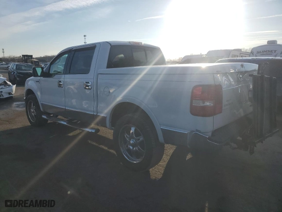 2006 Lincoln Mark LT with VIN 5LTPW18516FJ11212, listed as a Copart auction lot 42681335 with 304,828 mi miles and Salvage Title. Bid and sale history available at carsss.com. Image 2.