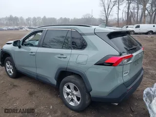 2021 Toyota RAV4 XLE with VIN 2T3P1RFV8MW182888, listed as a IAAI auction lot 41922900 with 39,384 mi miles. Bid and sale history available at carsss.com. Image 14.