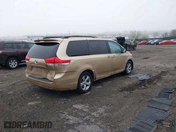 2011 Toyota Sienna LE AAS with VIN 5TDKK3DC9BS089379, listed as a IAAI auction lot 41943062 with 245,778 mi miles. Bid and sale history available at carsss.com. Image 4.
