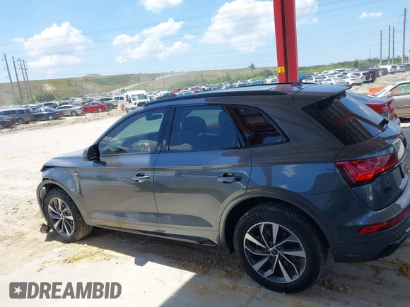 2024 Audi Q5 S line Premium z VIN WA1GAAFY5R2109175, wystawiony jako IAAI lot #41938991 z przebiegiem 7133 mil mil oraz . Historia ofert i sprzedaży dostępna na DreamBid. Obrazek 15.