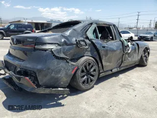 2024 BMW 7 Series 760i xDrive z VIN WBA33EJ04RCR14387, wystawiony jako Copart lot #54199154 z przebiegiem Nie podano mil oraz Szkoda całkowita • Salvage title. Historia ofert i sprzedaży dostępna na DreamBid. Obrazek 3.