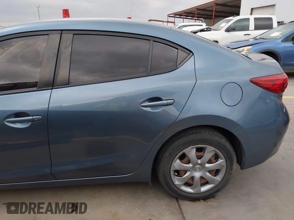 2015 Mazda 3 i SV z VIN JM1BM1T77F1251936, wystawiony jako IAAI lot #42124495 z przebiegiem 82 805 mil mil oraz . Historia ofert i sprzedaży dostępna na DreamBid. Obrazek 20.