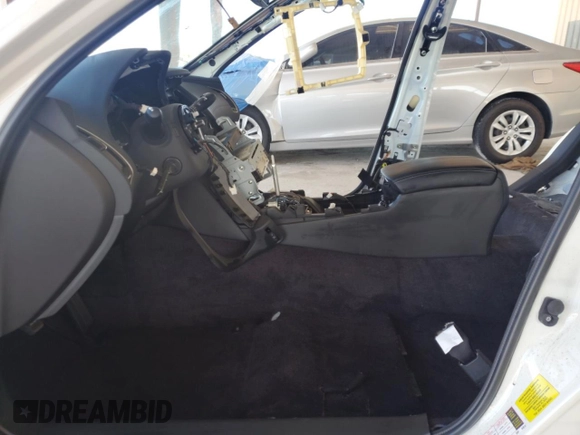2023 Infiniti Q50 Sensory z VIN JN1EV7CP1PM512784, wystawiony jako Copart lot #49644675 z przebiegiem Nie podano mil oraz Nie do naprawy • Non repairable. Historia ofert i sprzedaży dostępna na DreamBid. Obrazek 7.