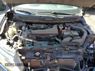 2018 Nissan Rogue SV z VIN 5N1AT2MV4JC760327, wystawiony jako Copart lot #55622075 z przebiegiem 121 294 mil mil oraz Szkoda całkowita • Salvage title. Historia ofert i sprzedaży dostępna na DreamBid. Obrazek 12.