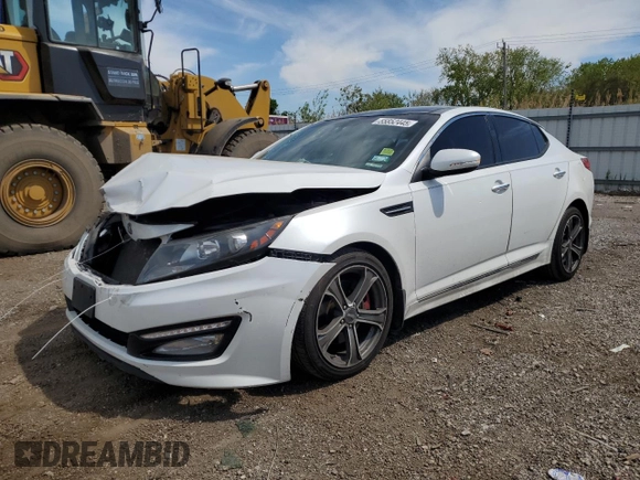 2013 Kia Optima SX z VIN 5XXGR4A61DG152999, wystawiony jako Copart lot #55852445 z przebiegiem 124 825 mil mil oraz Szkoda całkowita • Salvage title. Historia ofert i sprzedaży dostępna na DreamBid. Obrazek 1.