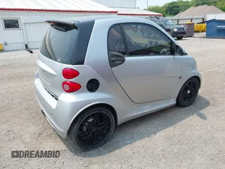 2009 Smart fortwo Pure z VIN WMEEJ31X39K276062, wystawiony jako IAAI lot #42383073 z przebiegiem 108 190 mil mil oraz . Historia ofert i sprzedaży dostępna na DreamBid. Obrazek 4.