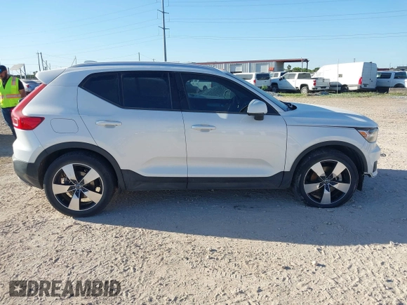 2021 Volvo XC40 Momentum with VIN YV4162UK5M2423299, listed as a IAAI auction lot 41940996 with 50,304 mi miles and . Bid and sale history available at DreamBid. Image 12.