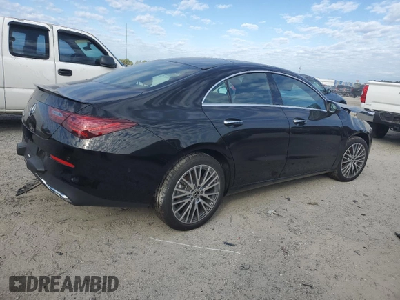 2025 Mercedes-Benz CLA 250 z VIN W1K5J4GB7SN516532, wystawiony jako Copart lot #86814014 z przebiegiem 4 053 mil mil oraz Szkoda całkowita • Salvage title. Historia ofert i sprzedaży dostępna na DreamBid. Obrazek 3.