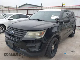 2016 Ford Utility Police Interceptor with VIN 1FM5K8AR9GGB44638, listed as a IAAI auction lot 42020602 with 136,518 mi miles. Bid and sale history available at carsss.com. Image 2.