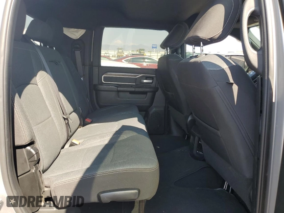 2022 Ram 2500 Big Horn z VIN 3C6UR5ML2NG183873, wystawiony jako Copart lot #66753104 z przebiegiem 33 093 mil mil oraz Szkoda całkowita • Salvage title. Historia ofert i sprzedaży dostępna na DreamBid. Obrazek 10.