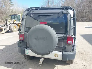 2014 Jeep Wrangler Unlimited Sahara с VIN 1C4BJWEG3EL267279, выставлен на аукционе IAAI как лот 42083836 с пробегом 81 796 миль миль и . История ставок и продаж доступна на DreamBid. Изображение 16.