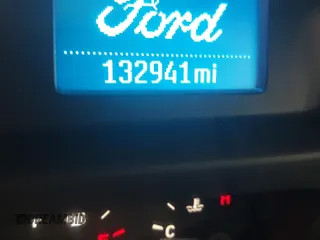 2018 Ford Transit с VIN 1FTYE1YM0JKB52111, выставлен на аукционе IAAI как лот 42832831 с пробегом 132 936 миль миль и . История ставок и продаж доступна на DreamBid. Изображение 38.