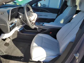 2024 Cadillac LYRIQ Sport z VIN 1GYKPWRK9RZ123889, wystawiony jako Copart lot #80591984 z przebiegiem 3 036 mil mil oraz Szkoda całkowita • Salvage title. Historia ofert i sprzedaży dostępna na DreamBid. Obrazek 7.
