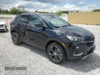 2022 Buick Encore GX Essence z VIN KL4MMGSL5NB000006, wystawiony jako Copart lot #55819465 z przebiegiem 11 849 mil mil oraz Szkoda całkowita • Salvage title. Historia ofert i sprzedaży dostępna na DreamBid. Obrazek 4.