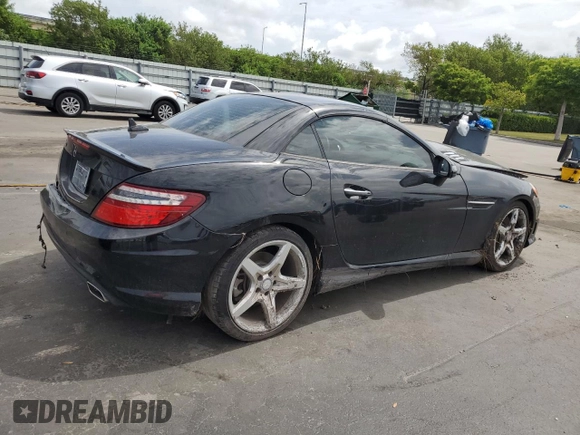 2014 Mercedes-Benz SLK 350 z VIN WDDPK5HA6EF091935, wystawiony jako Copart lot #62969735 z przebiegiem 72 049 mil mil oraz Szkoda całkowita • Salvage title. Historia ofert i sprzedaży dostępna na DreamBid. Obrazek 3.