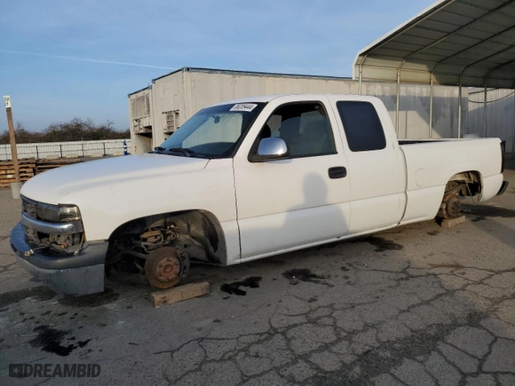 2002 Chevrolet Silverado 1500 LS with VIN 2GCEC19V821296779, listed as a Copart auction lot 86209444 with 257,069 mi miles and Salvage Title. Bid and sale history available at carsss.com. Image 1.