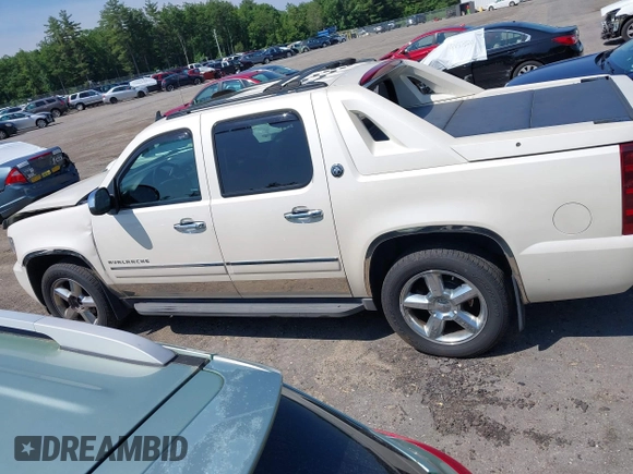 2013 Chevrolet Avalanche LTZ with VIN 3GNTKGE71DG122204, listed as a IAAI auction lot 42513923 with 152,733 mi miles and . Bid and sale history available at DreamBid. Image 14.