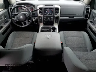 2018 Ram 2500 Big Horn z VIN 3C6UR5DLXJG333139, wystawiony jako Copart lot #56044135 z przebiegiem 105 500 mil mil oraz Szkoda całkowita • Salvage title. Historia ofert i sprzedaży dostępna na DreamBid. Obrazek 8.