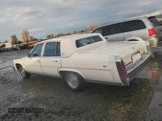 1988 Cadillac Brougham z VIN 1G6DW51Y1JR761749, wystawiony jako Copart lot #80371494 z przebiegiem 1271 mil mil oraz Tytuł czysty. Historia ofert i sprzedaży dostępna na DreamBid. Obrazek 2.