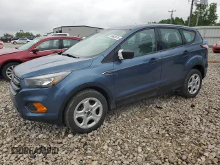 2018 Ford Escape S z VIN 1FMCU0F78JUC47634, wystawiony jako Copart lot #55603515 z przebiegiem 87 734 mil mil oraz Szkoda całkowita • Salvage title. Historia ofert i sprzedaży dostępna na DreamBid. Obrazek 1.