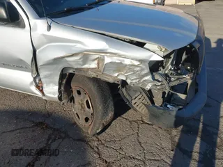 2006 Toyota Tacoma z VIN 5TETX22N26Z282695, wystawiony jako IAAI lot #41540262 z przebiegiem 259 961 mil mil oraz . Historia ofert i sprzedaży dostępna na DreamBid. Obrazek 6.