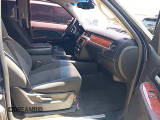 2007 Chevrolet Tahoe LT z VIN 1GNFC13J87R199940, wystawiony jako IAAI lot #42110497 z przebiegiem Nie podano mil oraz . Historia ofert i sprzedaży dostępna na DreamBid. Obrazek 5.