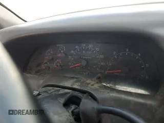 2000 Ford F-250 XL z VIN 1FTNF20L0YEA92980, wystawiony jako Copart lot #56422575 z przebiegiem 210 425 mil mil oraz Szkoda całkowita • Salvage title. Historia ofert i sprzedaży dostępna na DreamBid. Obrazek 9.