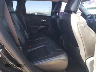2019 Jeep Cherokee Altitude с VIN 1C4PJMLX3KD408306, выставлен на аукционе Copart как лот 83896874 с пробегом 128 054 миль миль и Списание • Salvage title. История ставок и продаж доступна на DreamBid. Изображение 10.