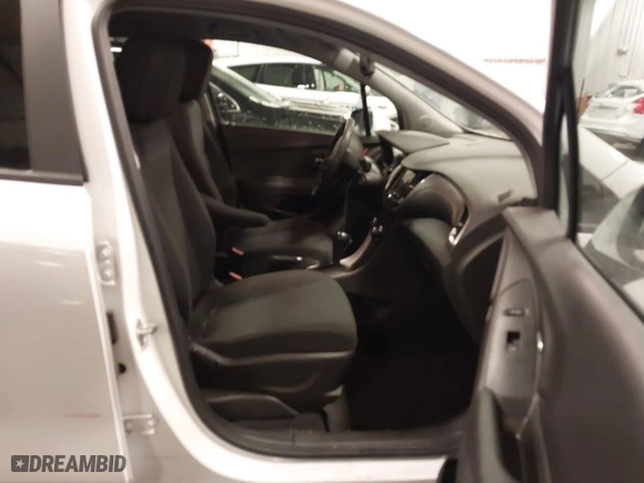 2020 Chevrolet Trax LS with VIN 3GNCJKSB8LL294444, listed as a IAAI auction lot 41724891 with 27,101 mi miles. Bid and sale history available at carsss.com. Image 5.