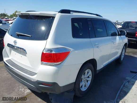 2013 Toyota Highlander with VIN 5TDZK3EH3DS132898, listed as a IAAI auction lot 41992862 with 140,525 mi miles. Bid and sale history available at carsss.com. Image 4.