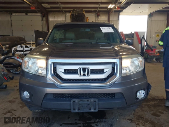 2010 Honda Pilot Touring with VIN 5FNYF4H89AB026005, listed as a IAAI auction lot 42118607 with 182,689 mi miles. Bid and sale history available at carsss.com. Image 12.