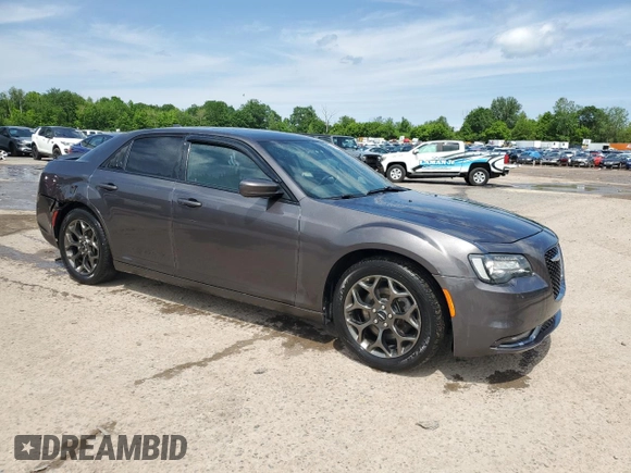 2015 Chrysler 300 S z VIN 2C3CCAGG8FH899454, wystawiony jako Copart lot #59947615 z przebiegiem 113 942 mil mil oraz Szkoda całkowita • Salvage title. Historia ofert i sprzedaży dostępna na DreamBid. Obrazek 4.