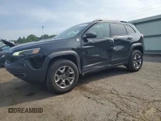 2019 Jeep Cherokee Trailhawk z VIN 1C4PJMBXXKD471338, wystawiony jako Copart lot #59880765 z przebiegiem 59 546 mil mil oraz Szkoda całkowita • Salvage title. Historia ofert i sprzedaży dostępna na DreamBid. Obrazek 1.