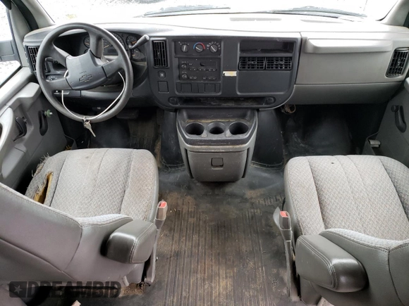 2006 Chevrolet Express Cargo Van with VIN 1GCGG25V361209424, listed as a Copart auction lot 82199034 with 178,239 mi miles and Non Repairable. Bid and sale history available at carsss.com. Image 8.
