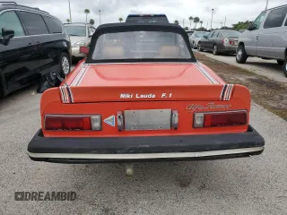 1978 Alfa Romeo Spider z VIN AR115410004488, wystawiony jako Copart lot #74726184 z przebiegiem 50 872 mil mil oraz Szkody całkowita. Historia ofert i sprzedaży dostępna na DreamBid. Obrazek 6.