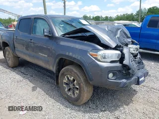 2021 Toyota Tacoma SR z VIN 3TYCZ5AN4MT049607, wystawiony jako IAAI lot #42205784 z przebiegiem 25 470 mil mil oraz . Historia ofert i sprzedaży dostępna na DreamBid. Obrazek 1.