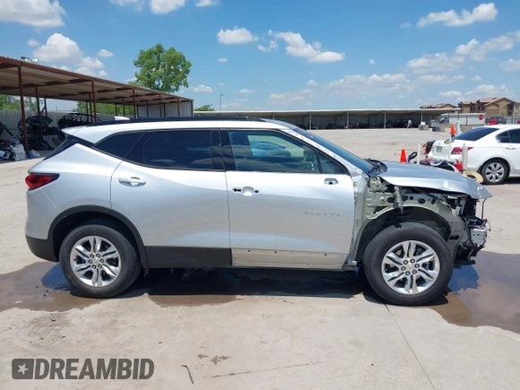 2021 Chevrolet Blazer LT z VIN 3GNKBCR47MS577835, wystawiony jako IAAI lot #42222310 z przebiegiem 26 030 mil mil oraz . Historia ofert i sprzedaży dostępna na DreamBid. Obrazek 14.