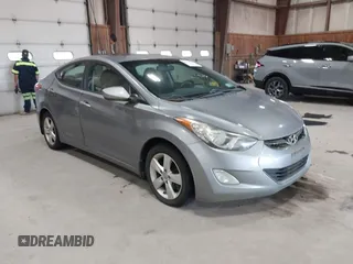 2013 Hyundai Elantra GLS z VIN KMHDH4AE6DU552043, wystawiony jako IAAI lot #42399171 z przebiegiem 199 856 mil mil oraz . Historia ofert i sprzedaży dostępna na DreamBid. Obrazek 1.